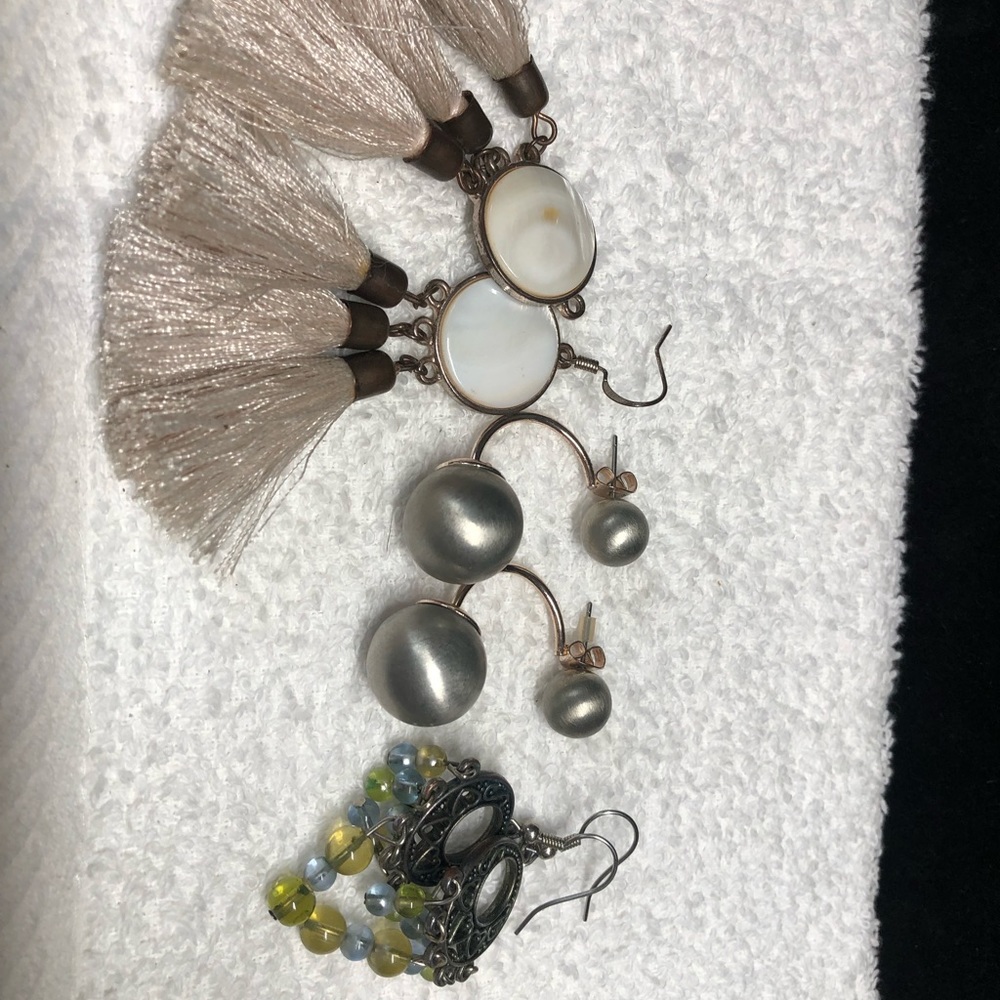 Bundle of vintage earrings -assorted